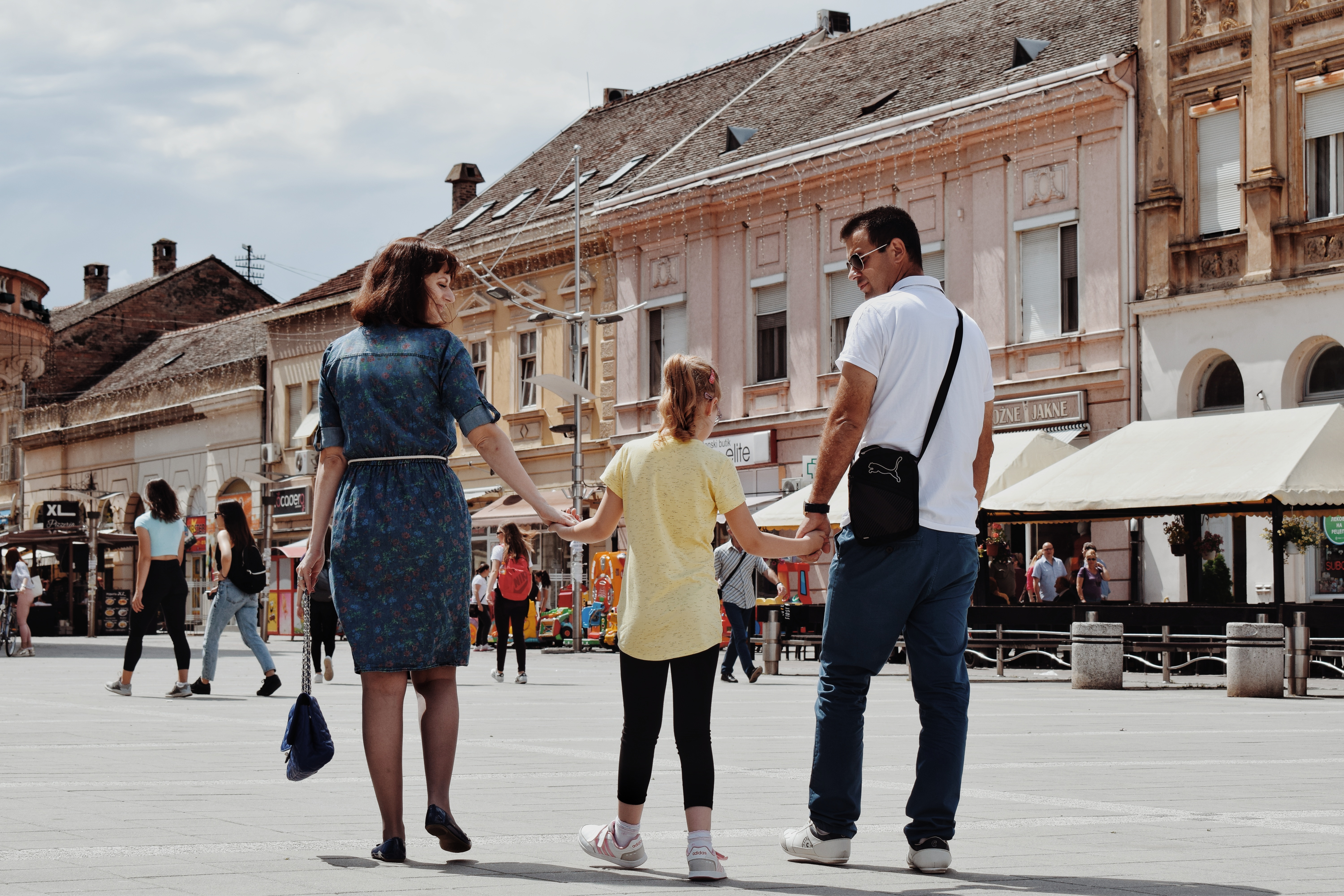 multikul Srbija, Devojčica na trambolini, 3